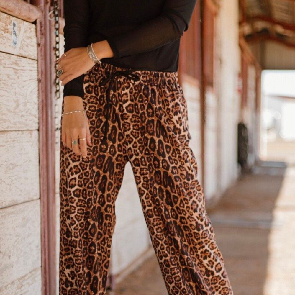 Wild Comfort: Western Leopard Print Wide-Leg Pants New - Picture 2 of 9